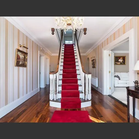 Woodfield House Ferienhaus *