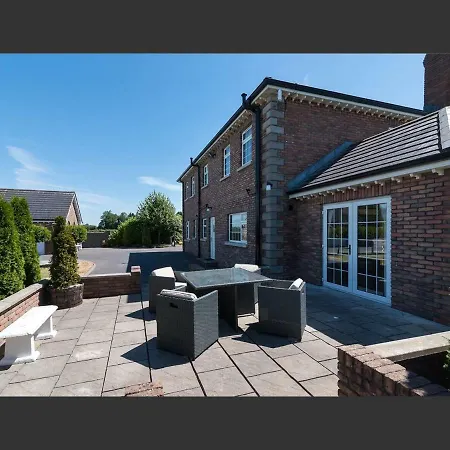 Holiday home Woodfield House