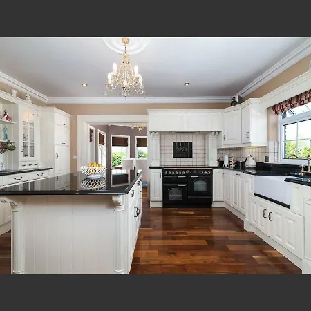 Holiday home Woodfield House *
