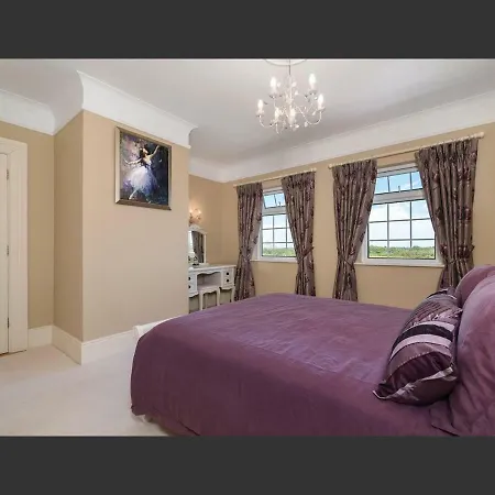 Holiday home Woodfield House